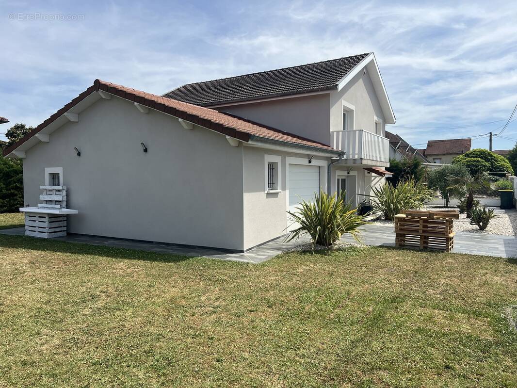 Maison à MEYZIEU