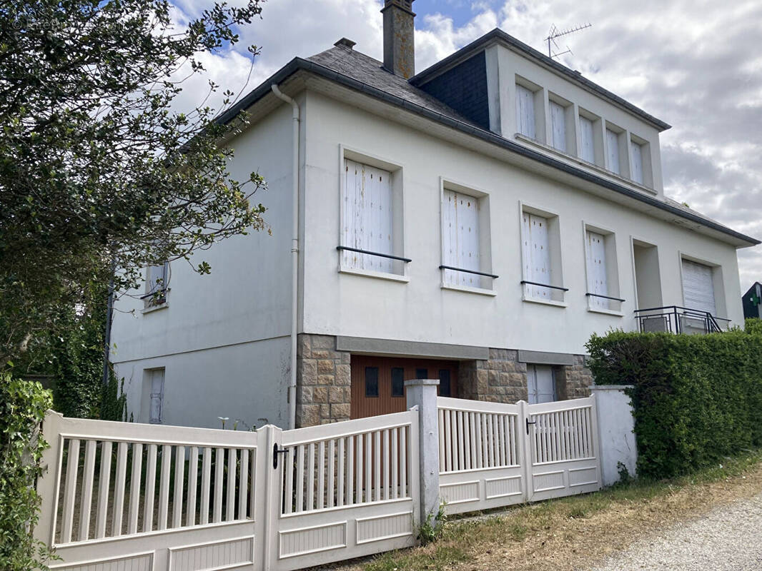 Maison à DONVILLE-LES-BAINS
