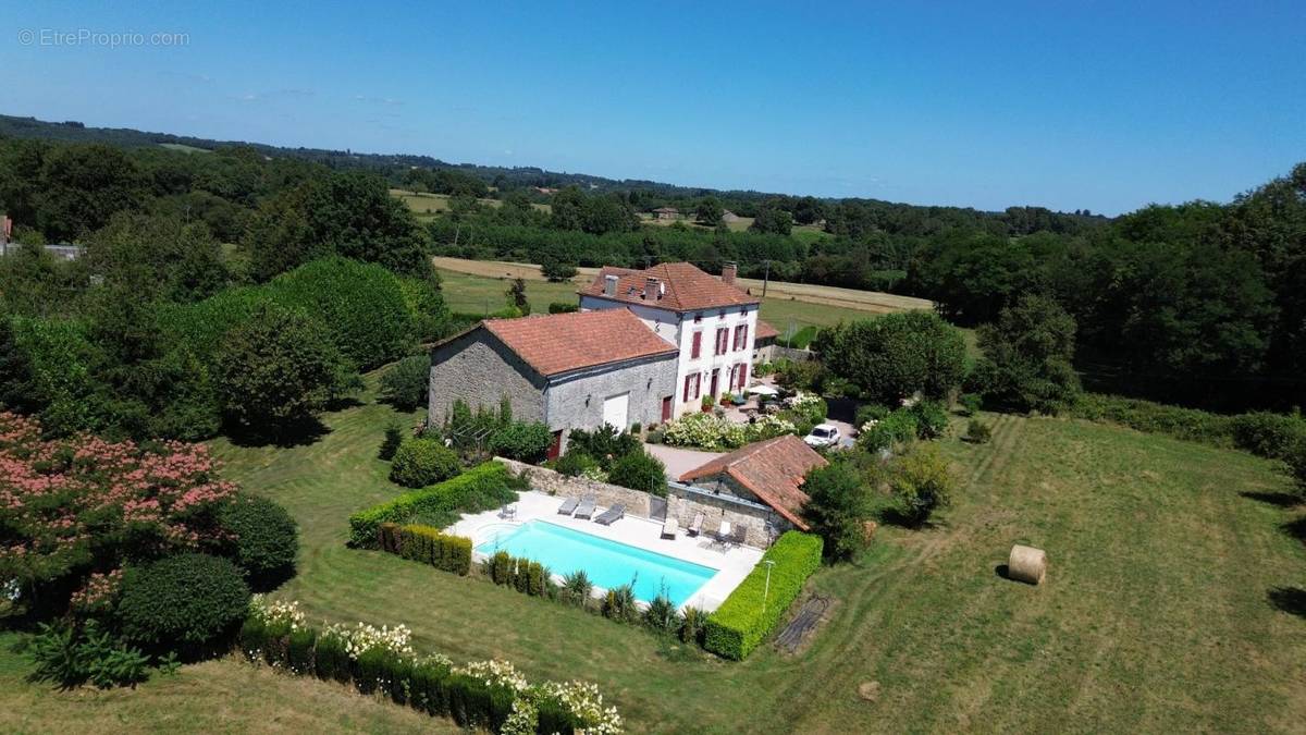 Maison à CHAMPNIERS-ET-REILHAC