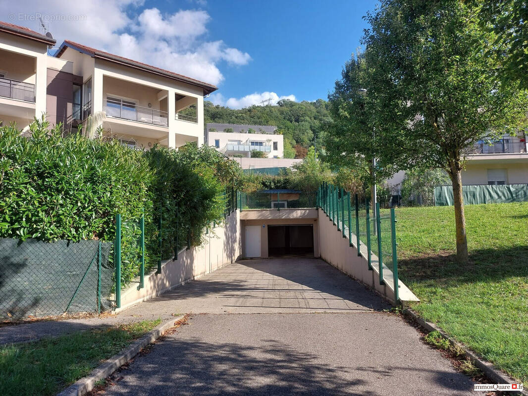 Parking à EYBENS