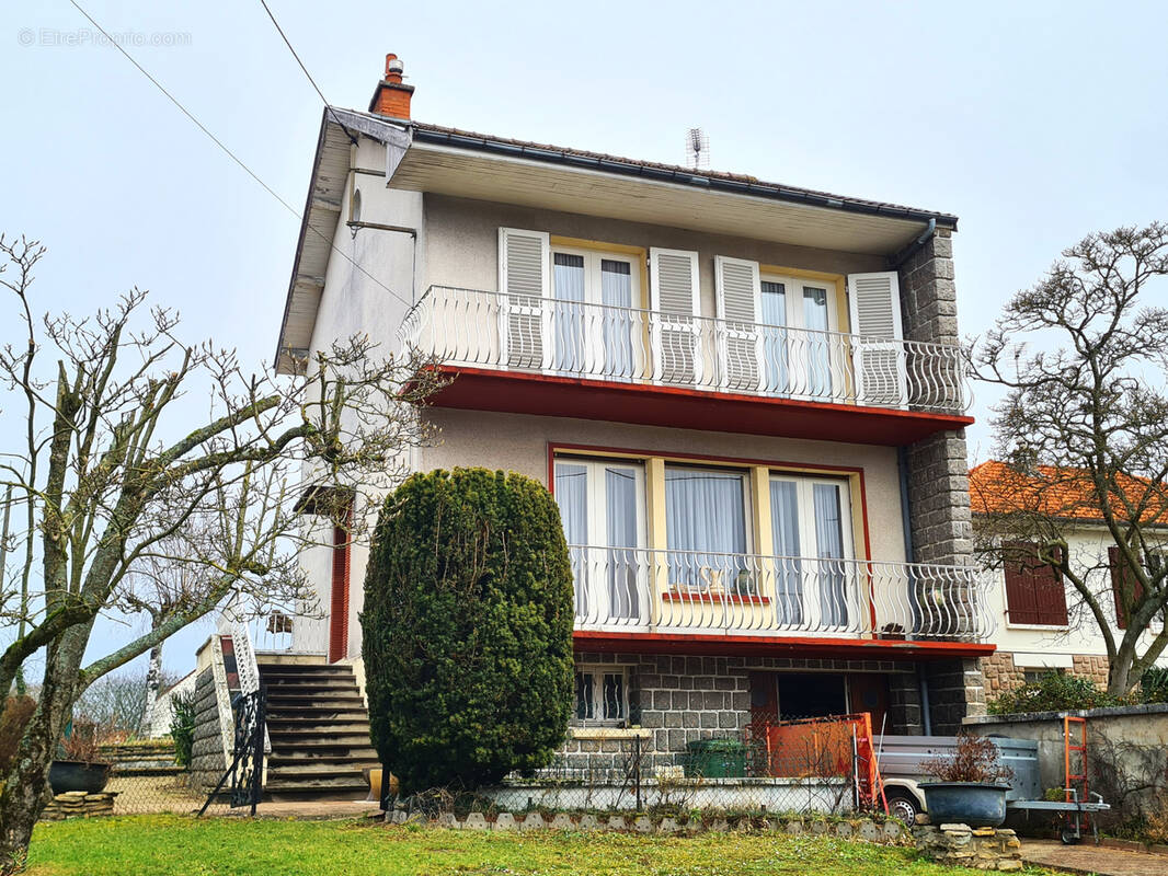 Maison à YZEURE