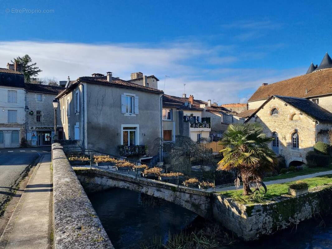 Appartement à VERTEUIL-SUR-CHARENTE