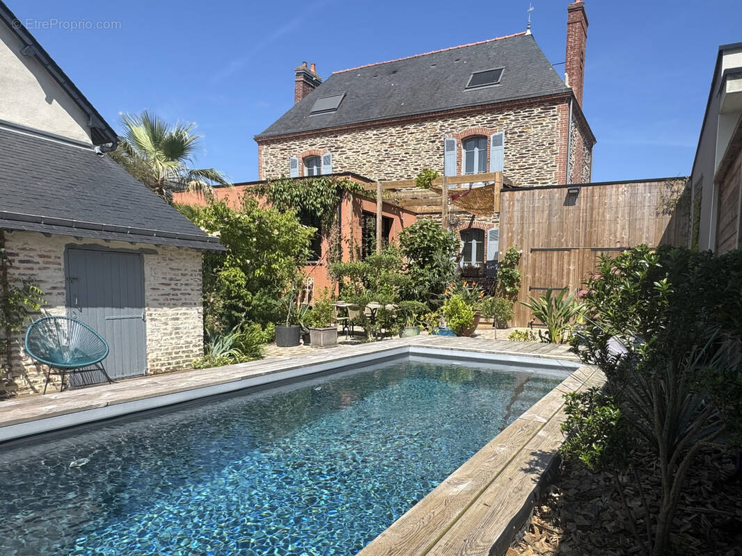 Maison à CHARTRES-DE-BRETAGNE