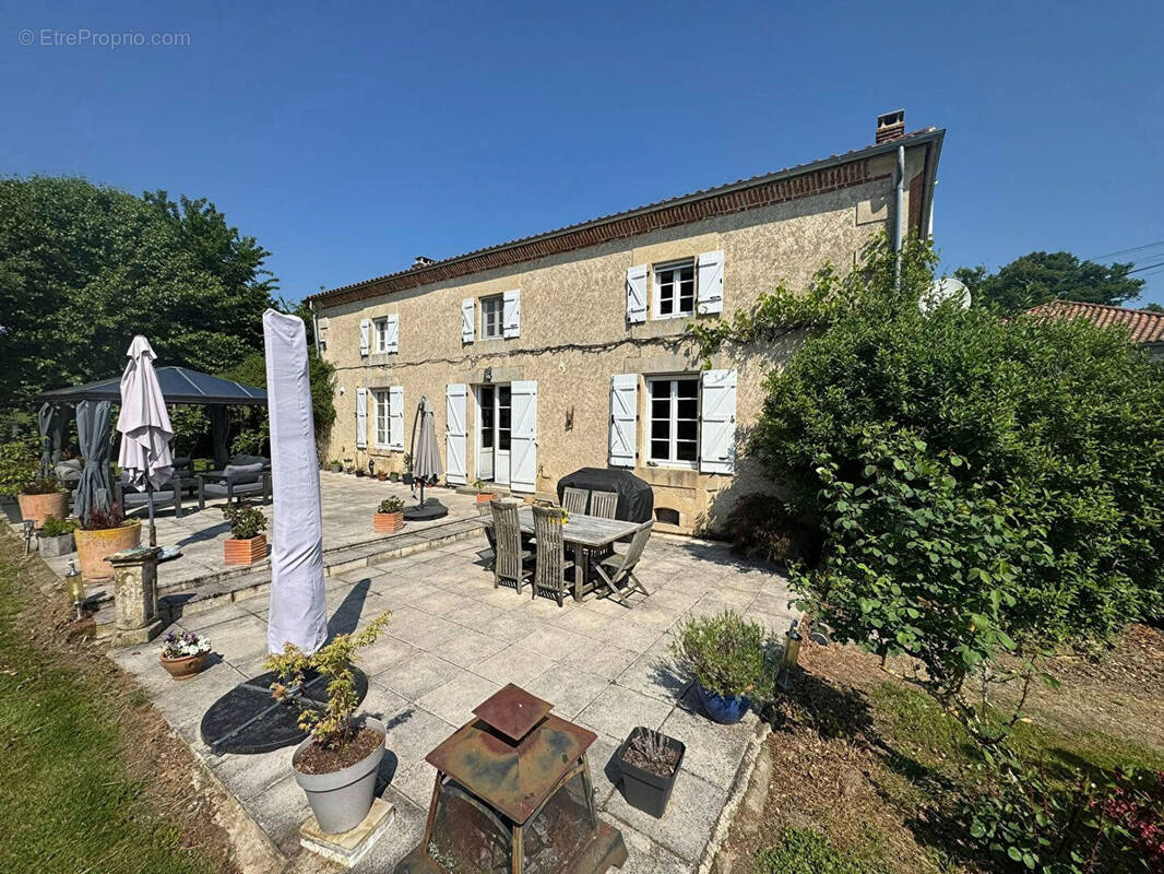 Maison à BUSSIERE-POITEVINE