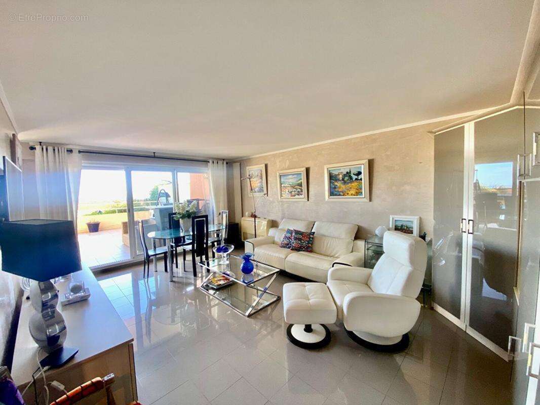 Appartement à MANDELIEU-LA-NAPOULE