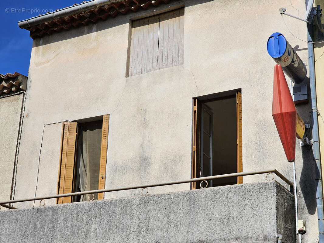 Appartement à LA ROQUE-D&#039;ANTHERON