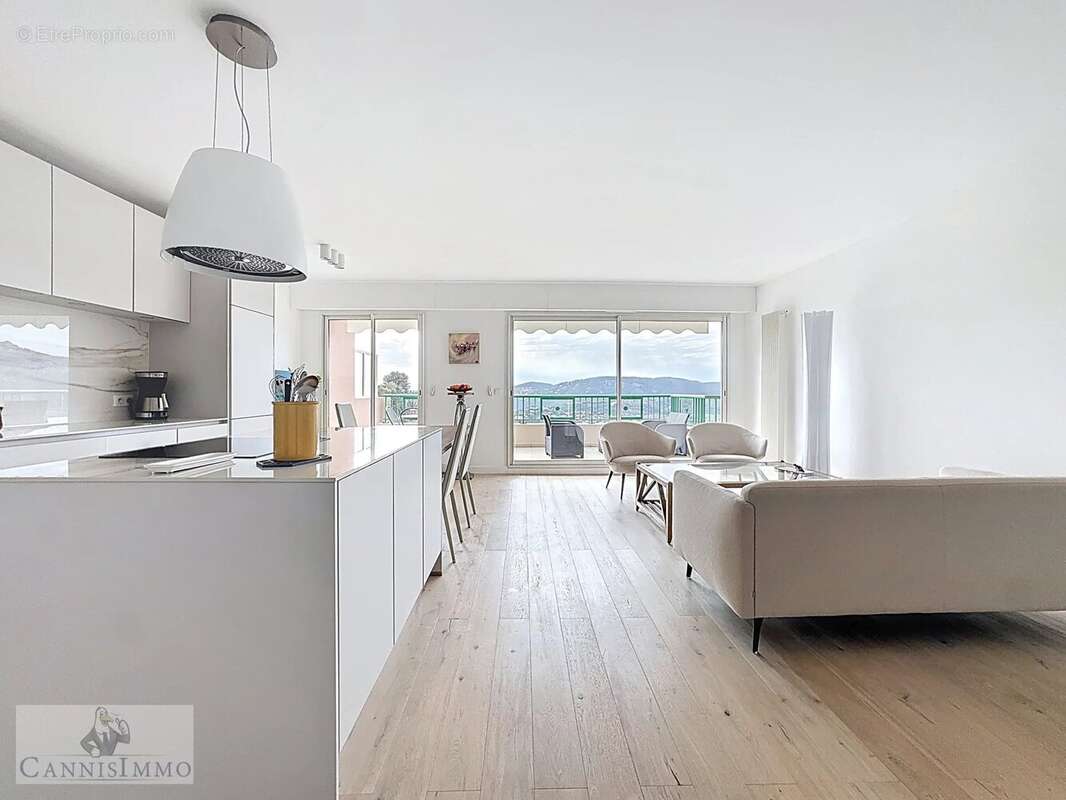 Appartement à MANDELIEU-LA-NAPOULE