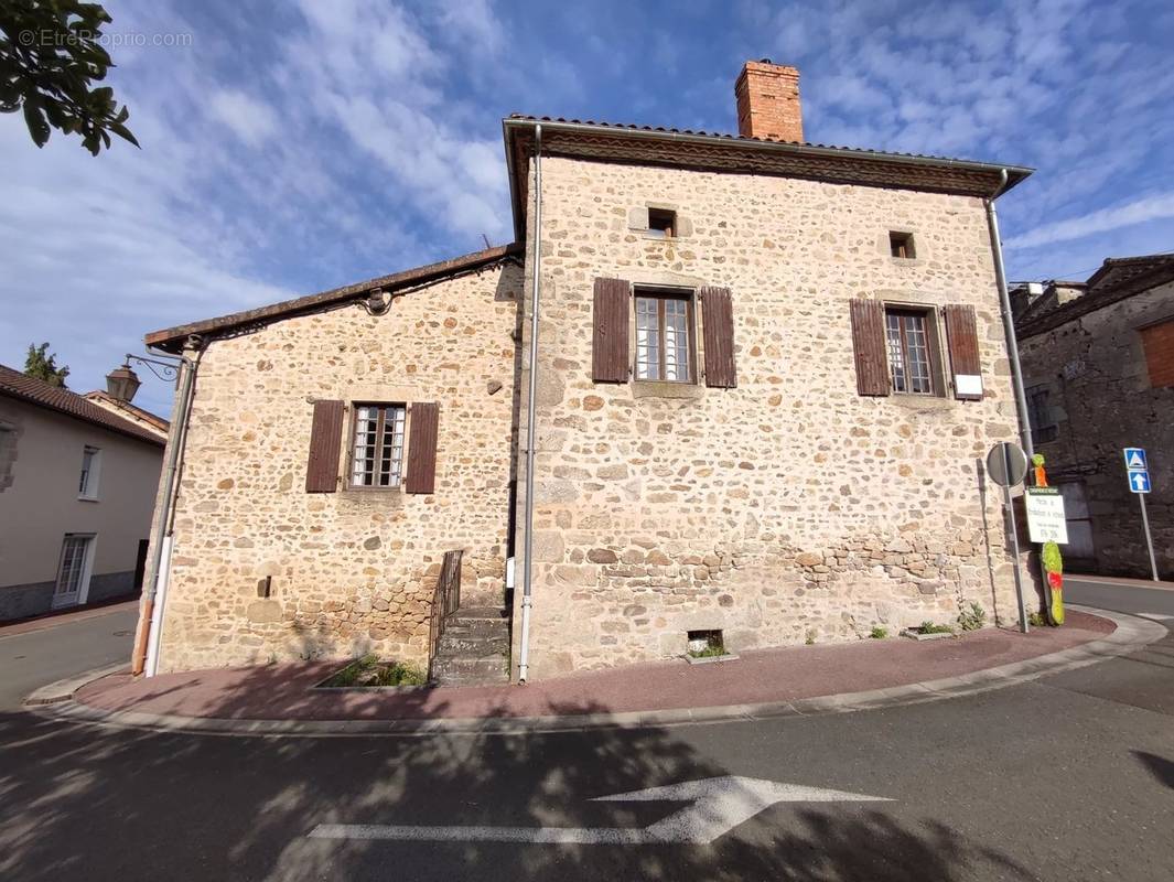 Maison à CHAMPNIERS-ET-REILHAC