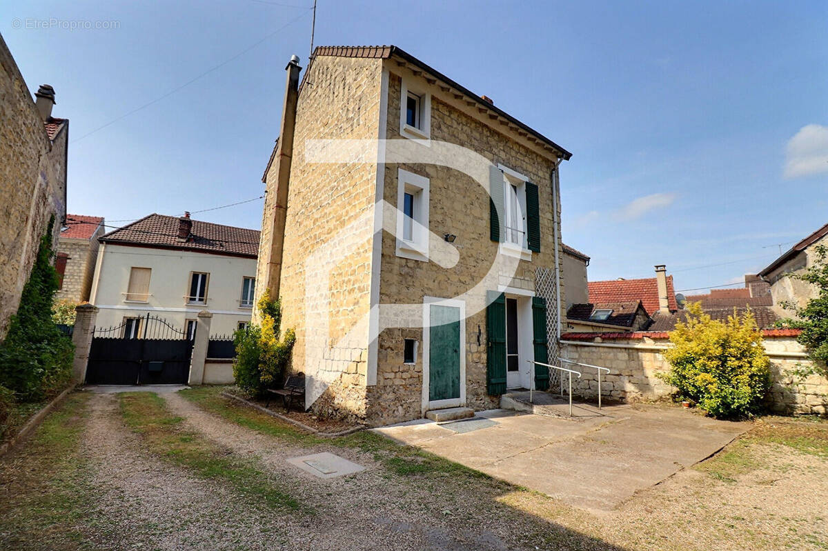 Maison à MERY-SUR-OISE