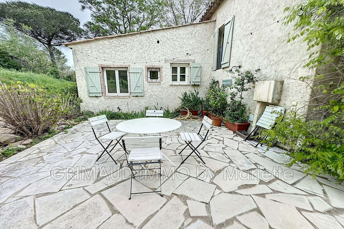Maison à LA GARDE-FREINET