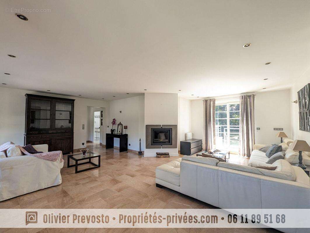 Maison à VERRIERES-LE-BUISSON