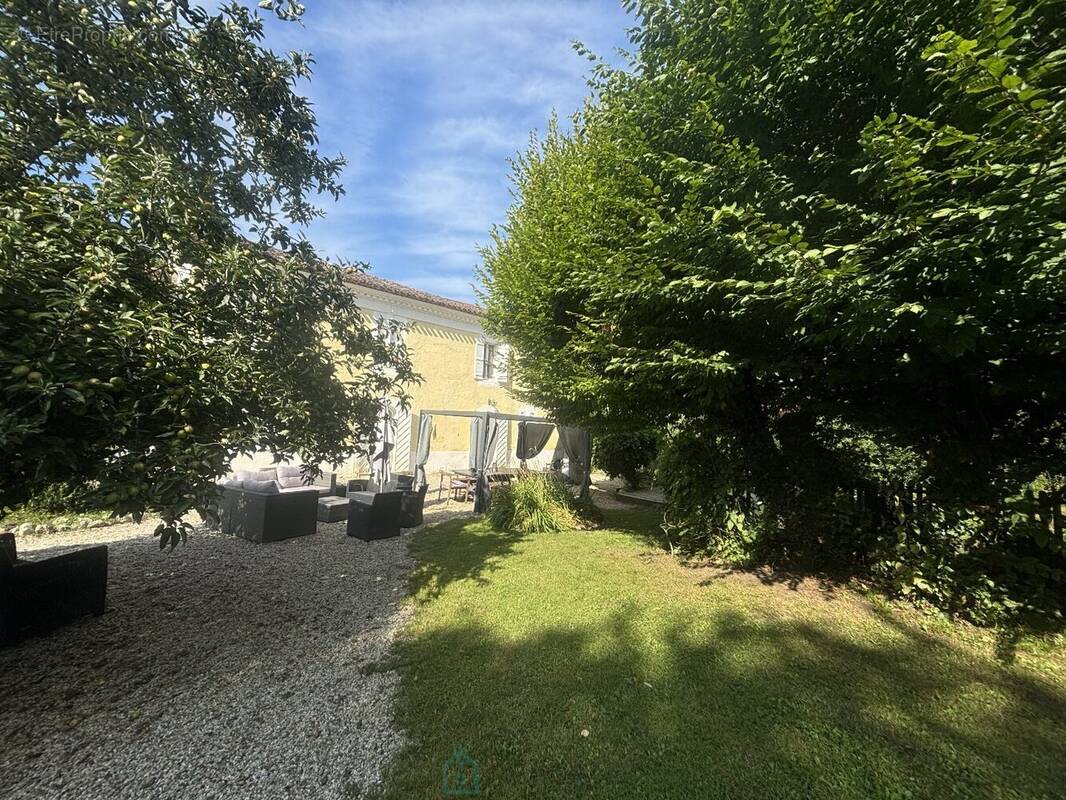 Maison à CAMARSAC
