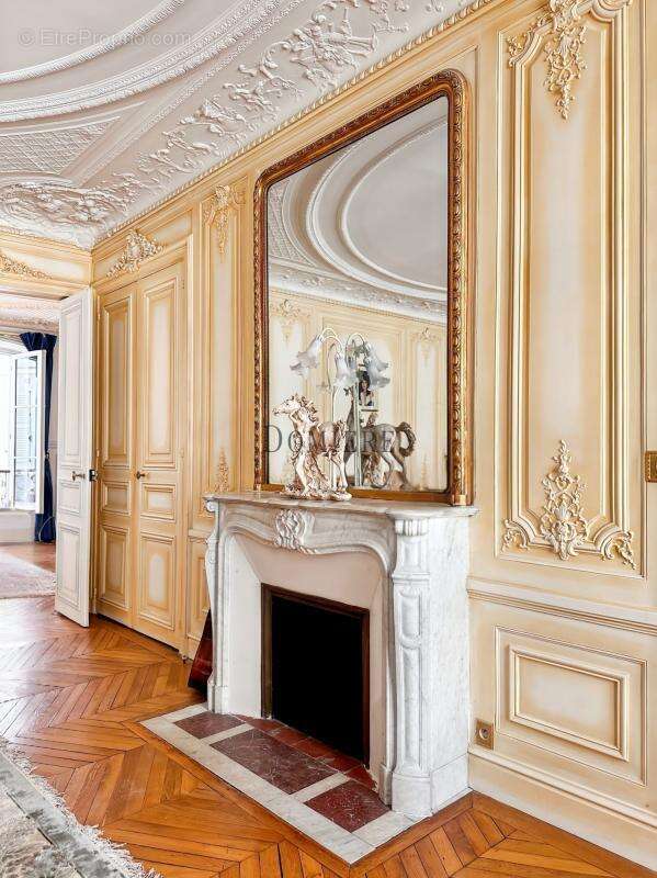 Appartement à PARIS-8E