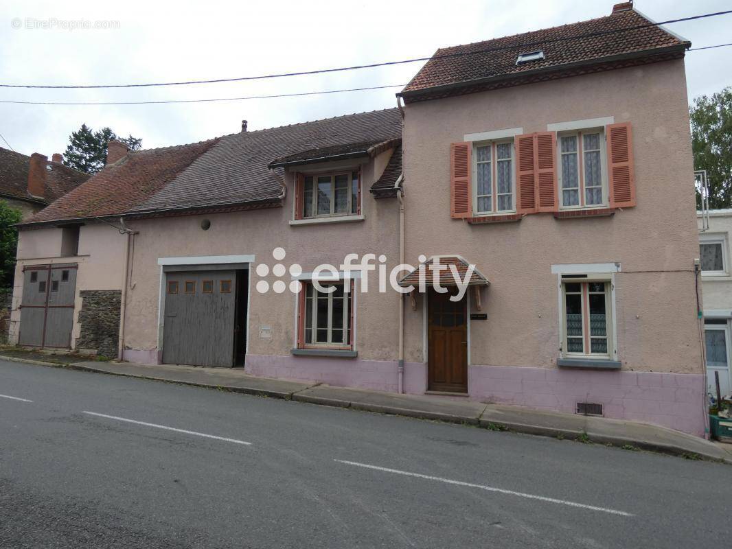 Maison à BELLENAVES