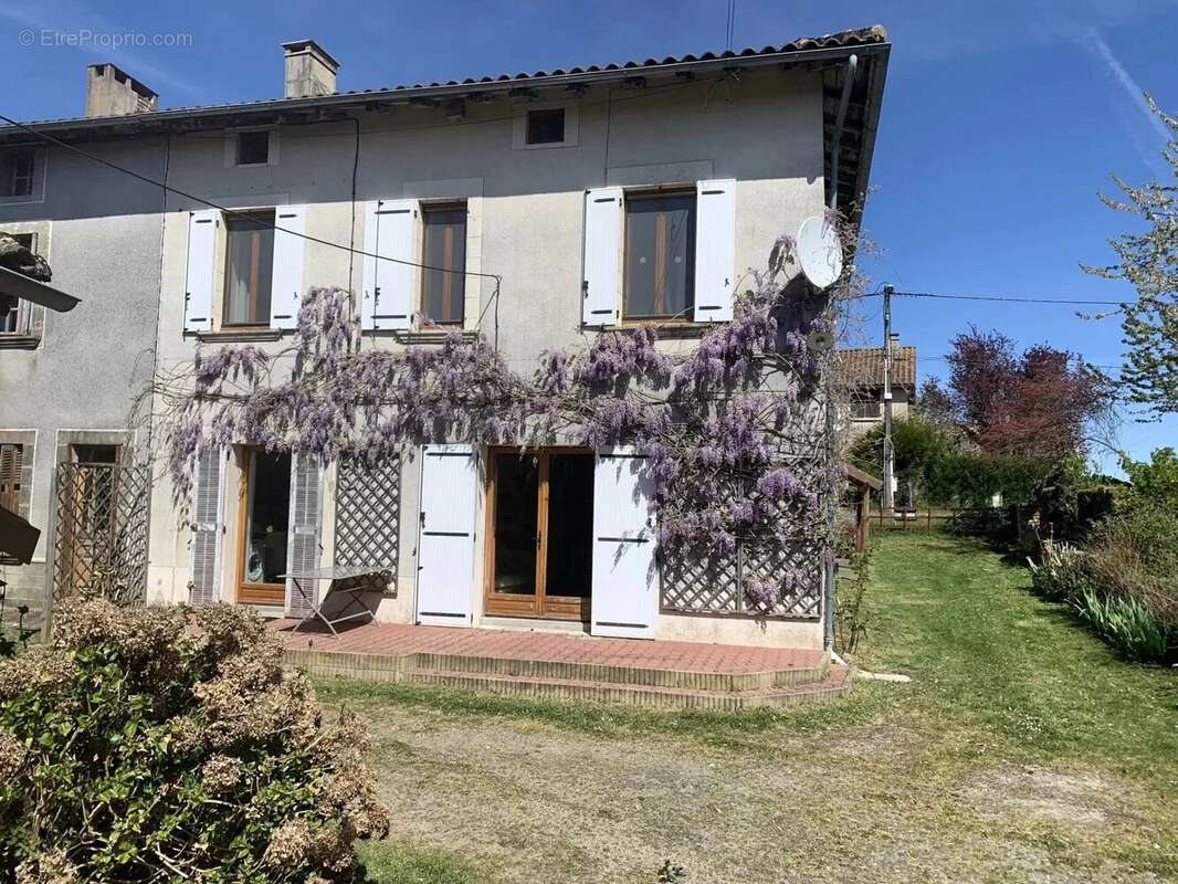 Maison à ORADOUR-SUR-VAYRES