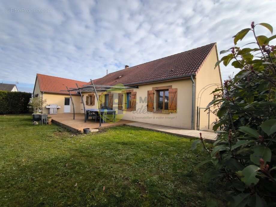 Maison à AVORD