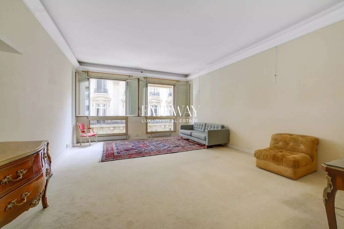 Appartement à PARIS-8E
