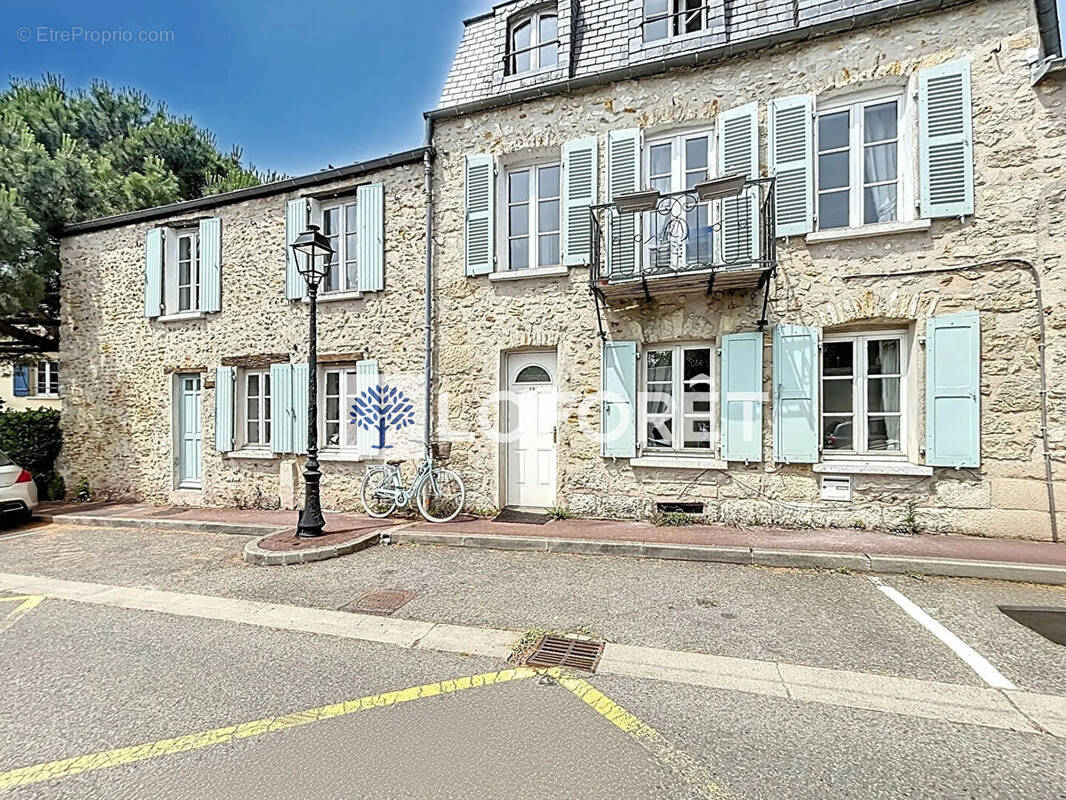 Maison à SAINT-NOM-LA-BRETECHE