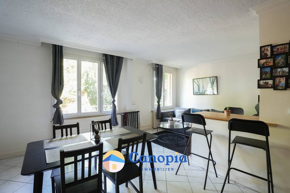 Appartement à L&#039;HAY-LES-ROSES