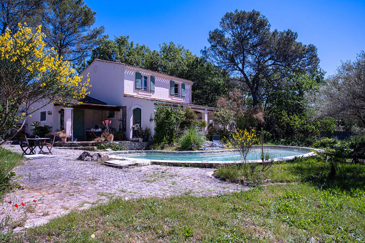 Maison à LA ROQUEBRUSSANNE