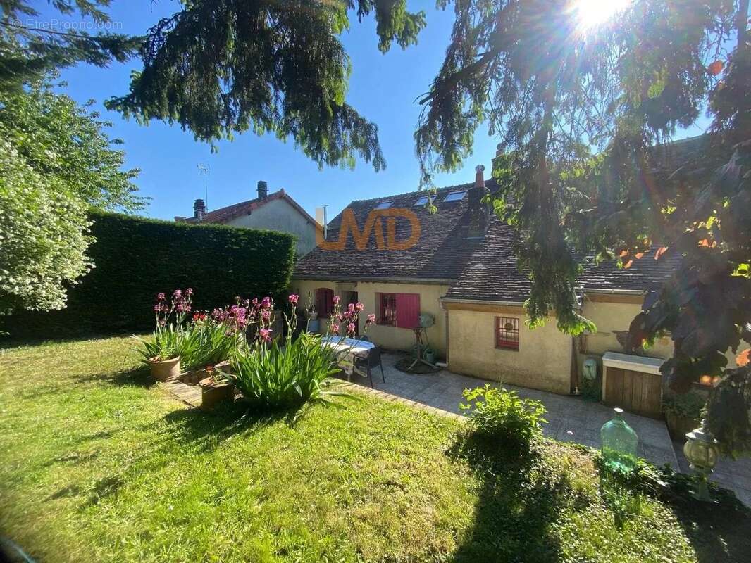 Maison à SARGE-SUR-BRAYE