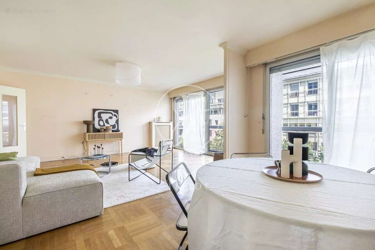 Appartement à PARIS-15E