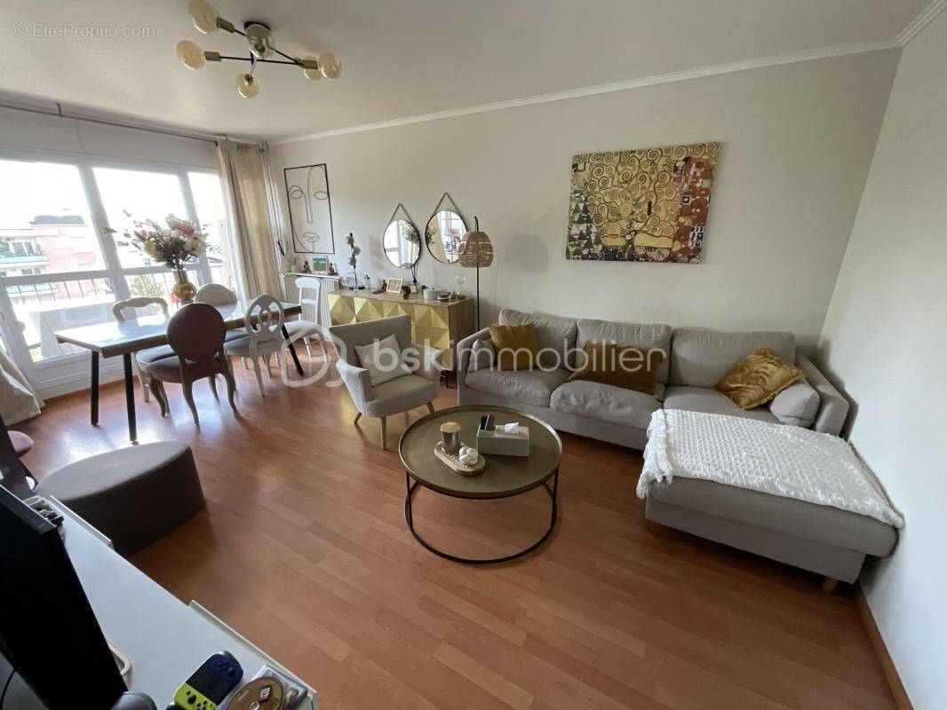 Appartement à FRESNES