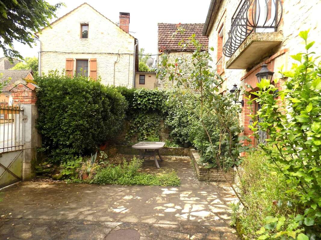 Maison à THEDIRAC
