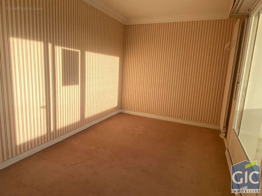 Appartement à VARAVILLE