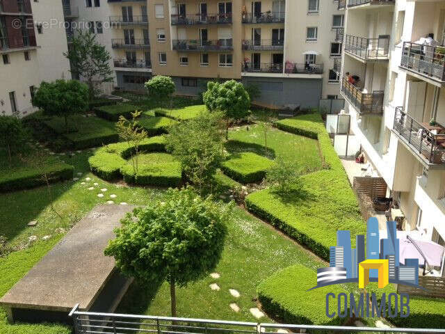 Appartement à COURBEVOIE