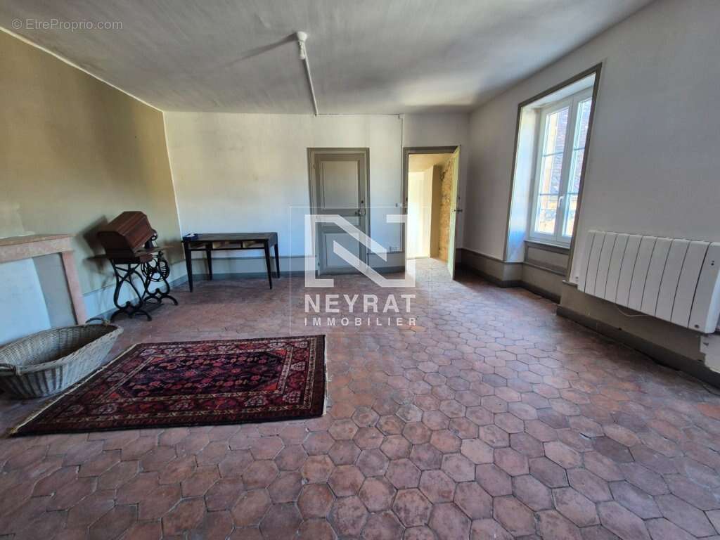 Maison à PARIS-L&#039;HOPITAL