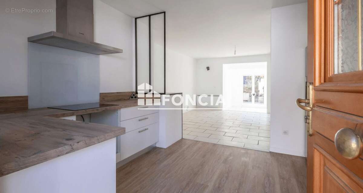 Appartement à MAGNY-LE-HONGRE