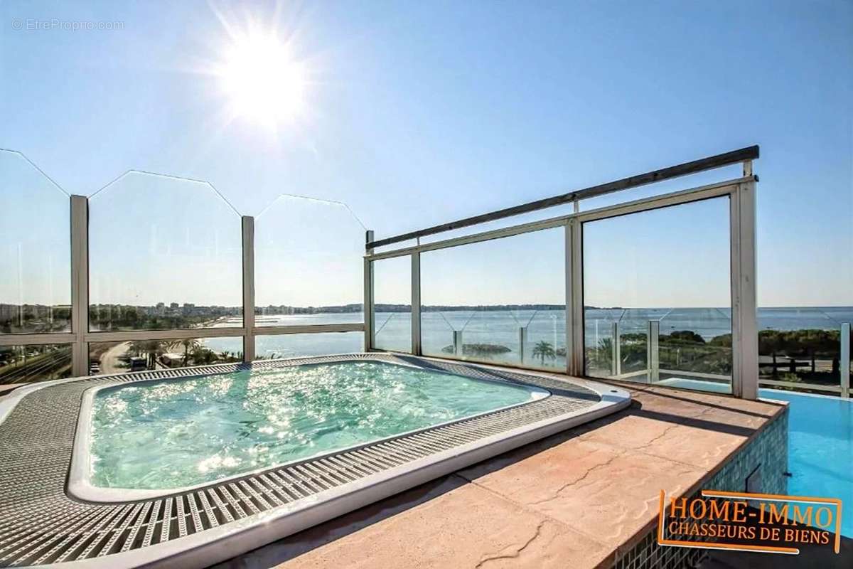 Appartement à VALLAURIS