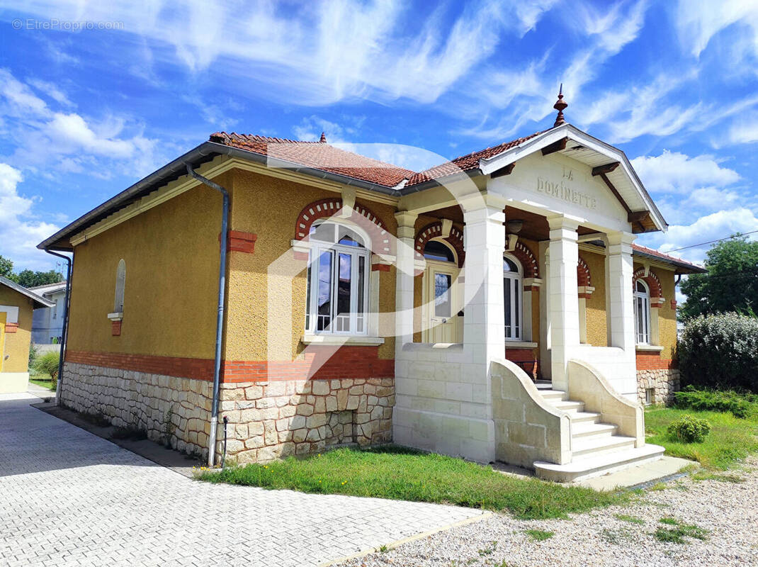Maison à COUTRAS