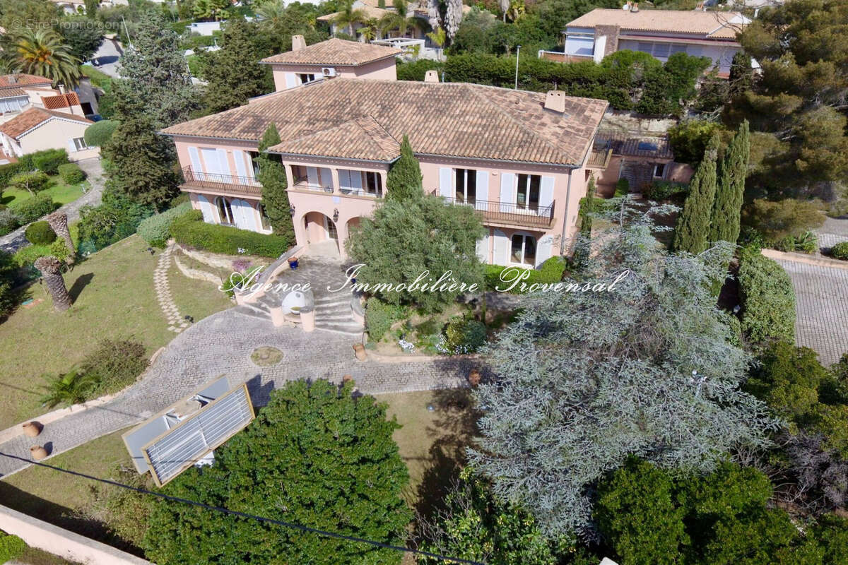 Maison à LES ISSAMBRES