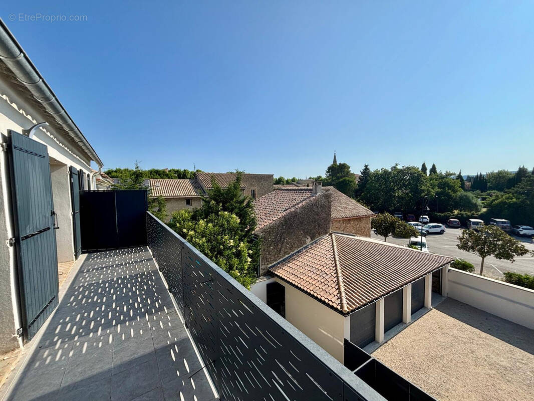 Appartement à SAINTE-CECILE-LES-VIGNES