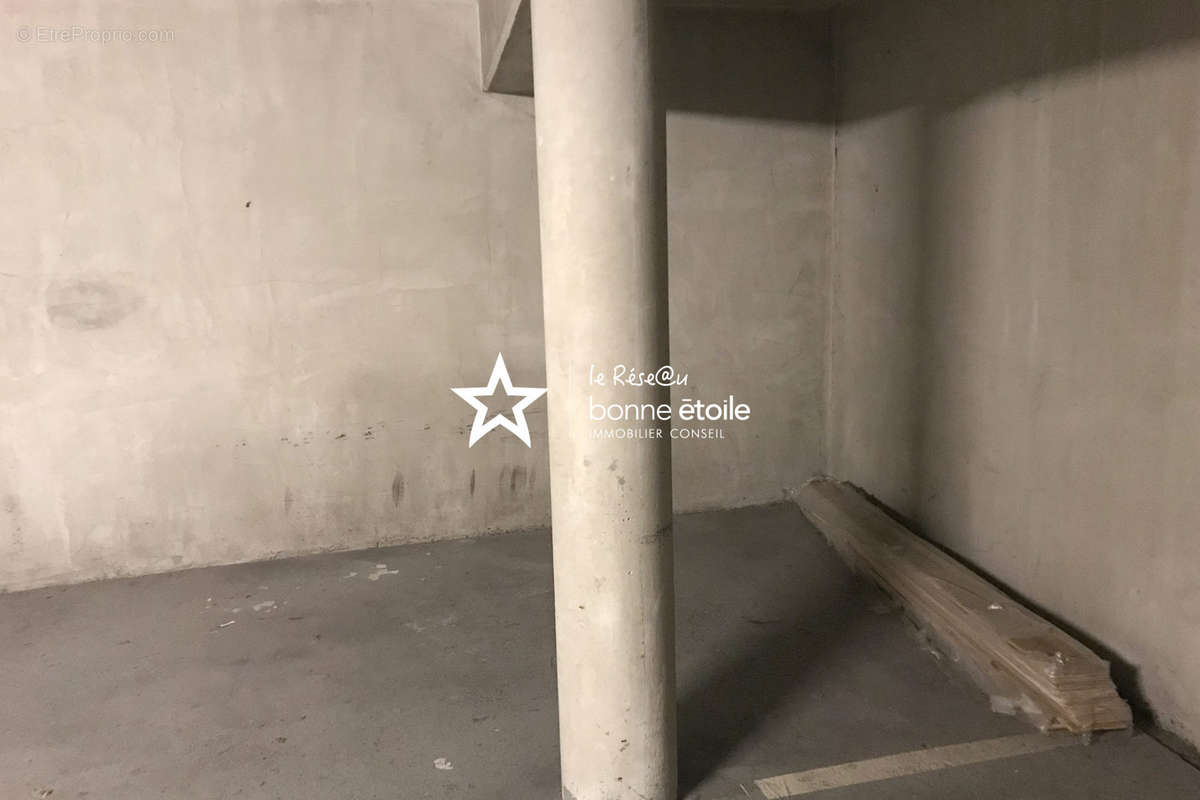 Parking à PARIS-19E