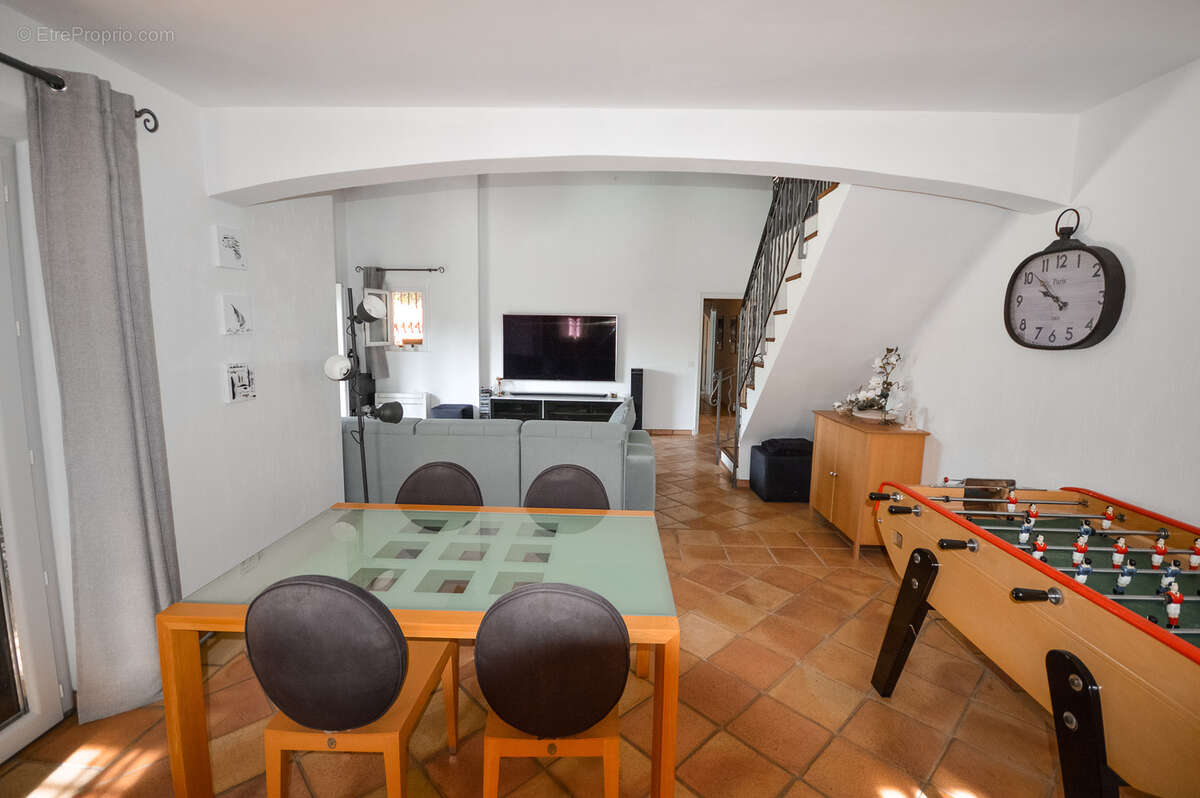 Maison à ROQUEBRUNE-SUR-ARGENS