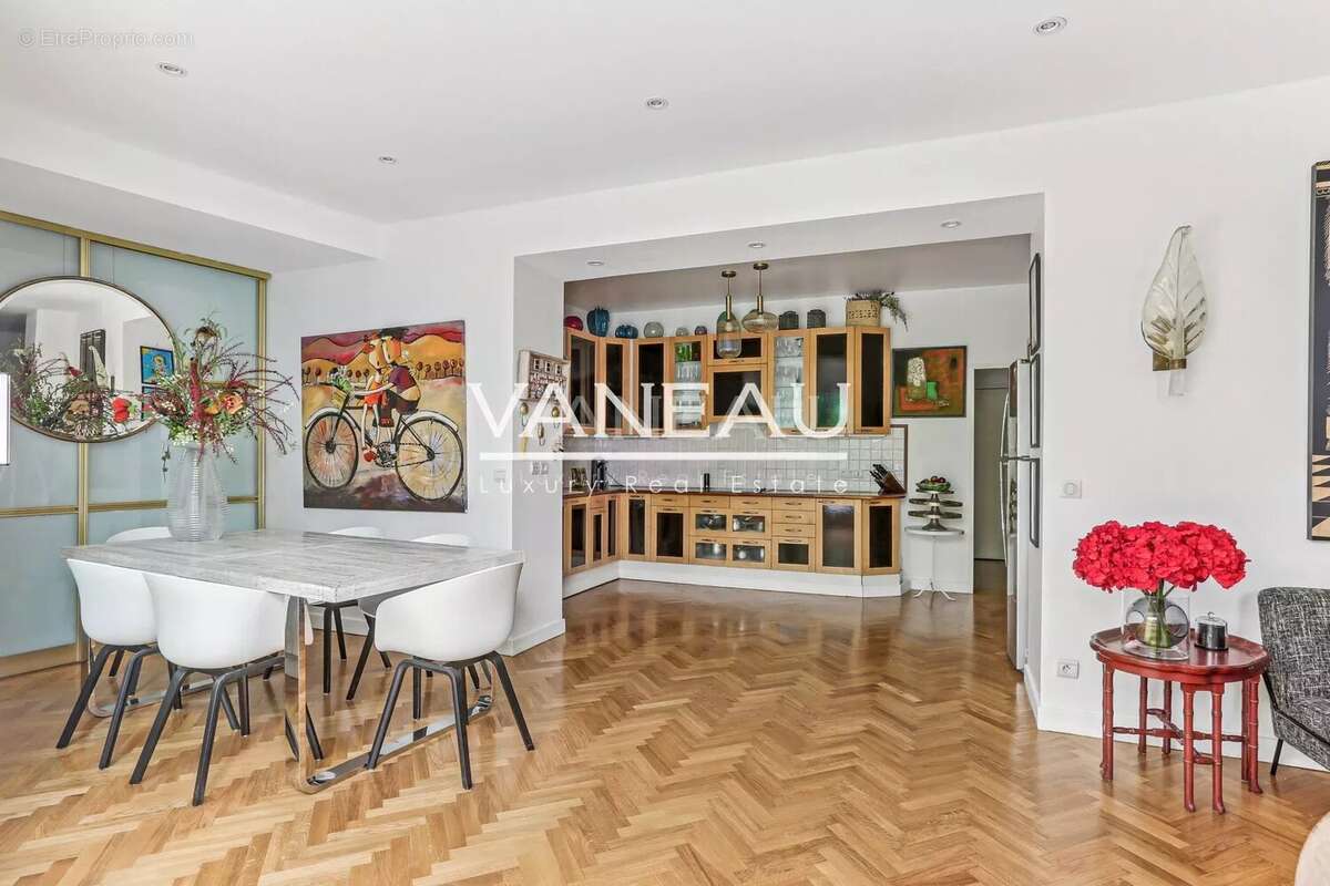 Appartement à PARIS-8E