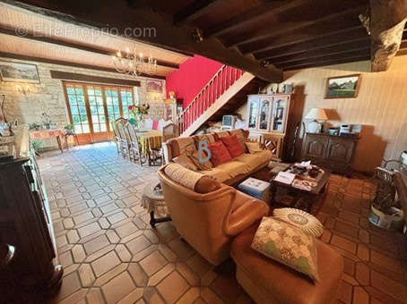 Maison à MIRANDOL-BOURGNOUNAC