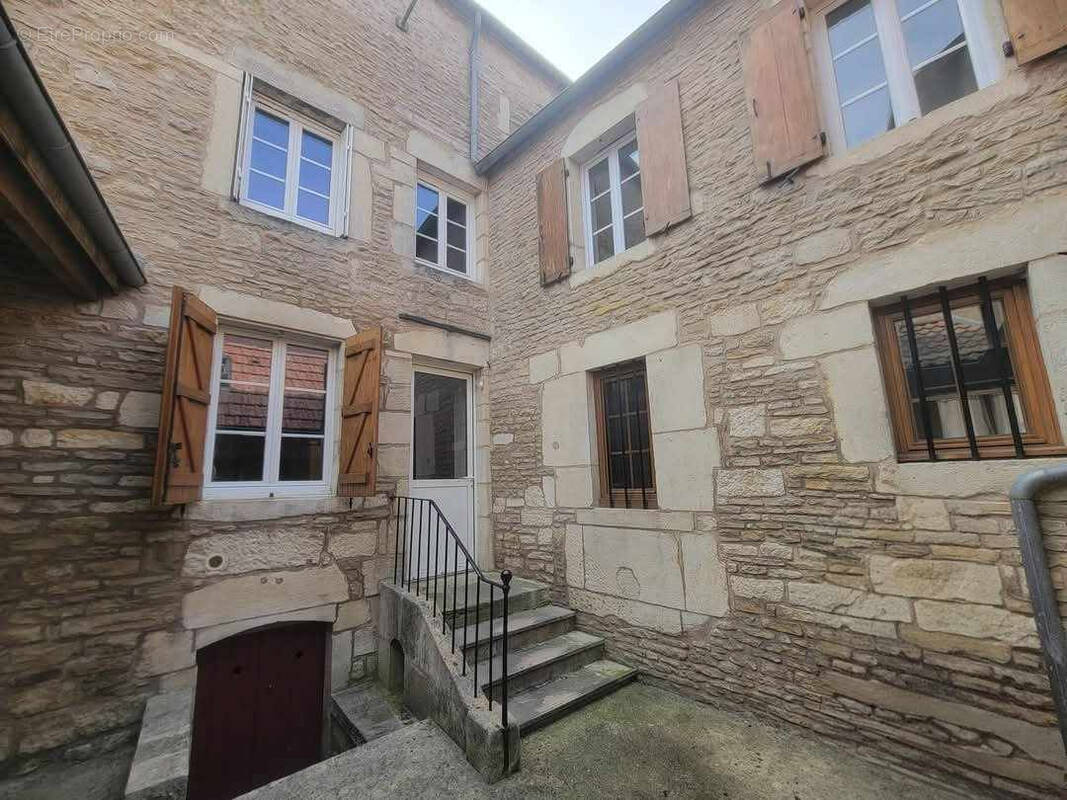 Maison à IS-SUR-TILLE
