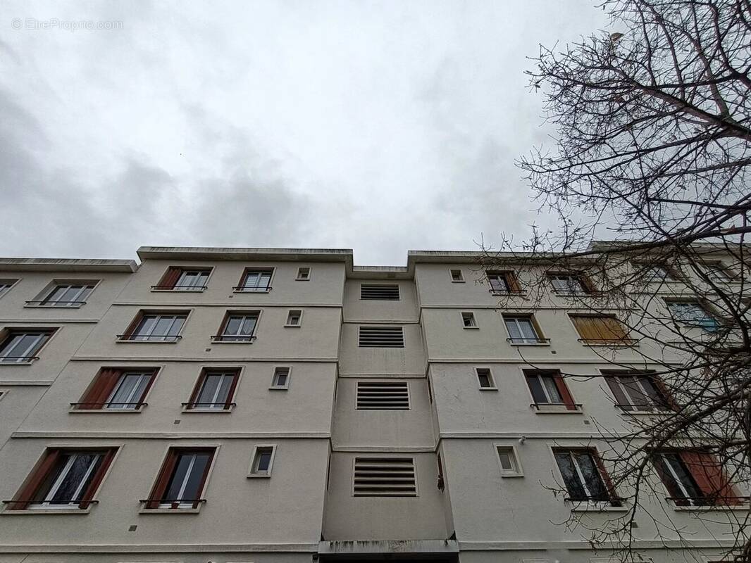 Appartement à SAINTE-GENEVIEVE-DES-BOIS