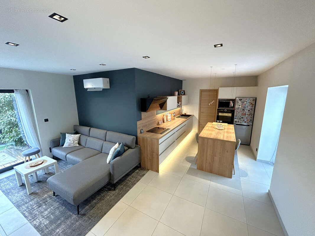 Appartement à GREZIEU-LA-VARENNE