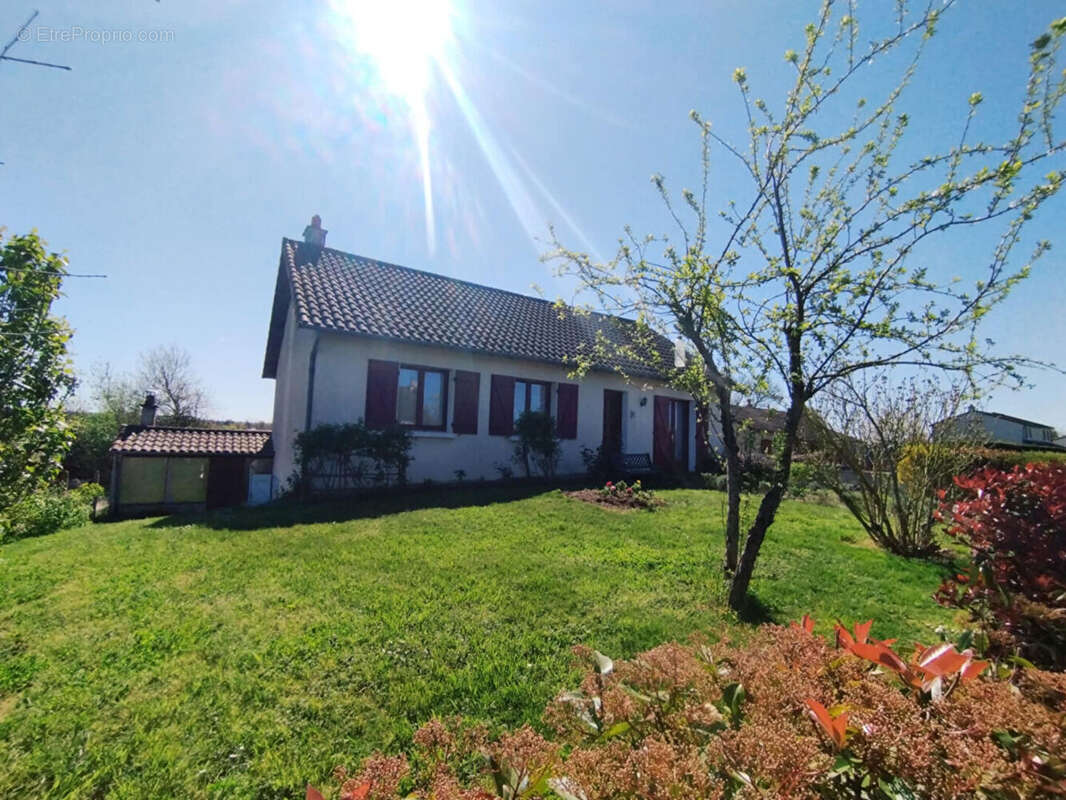 Maison à DANGE-SAINT-ROMAIN