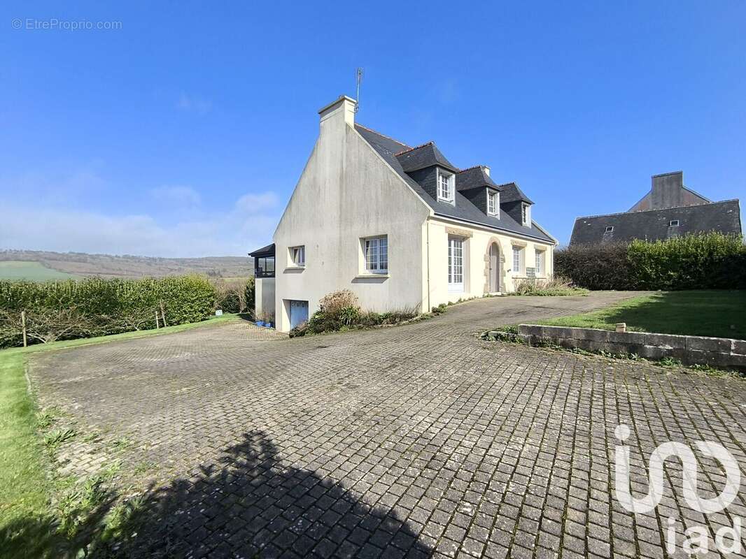 Photo 2 - Maison à PLOMODIERN