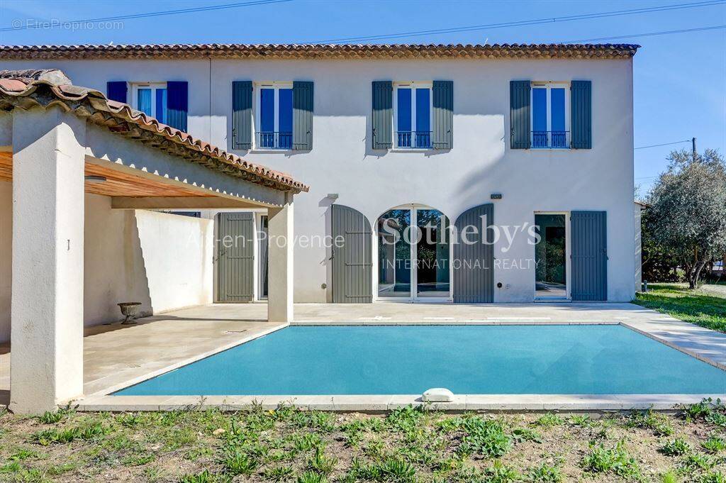 Maison à VENTABREN