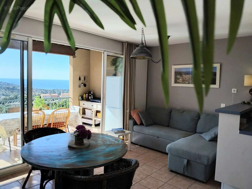 Appartement à ROQUEBRUNE-SUR-ARGENS