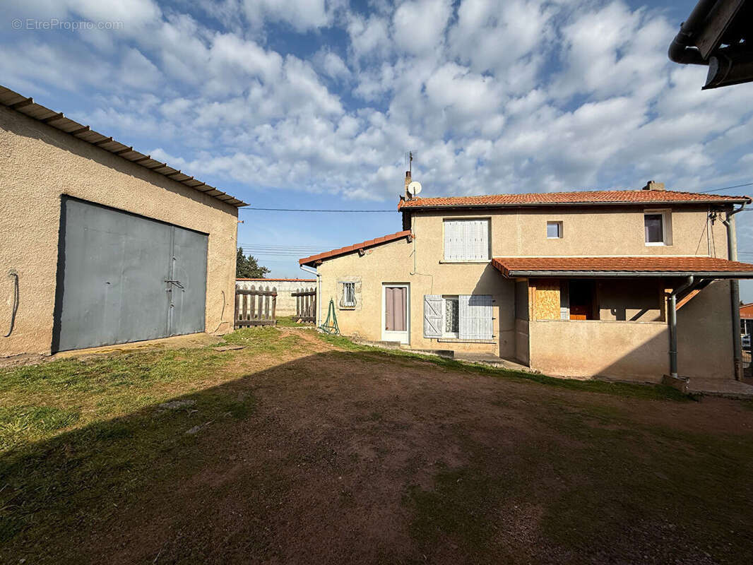 Maison à AMBIERLE