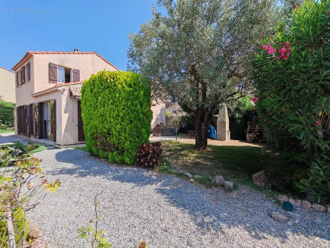 Maison à FREJUS