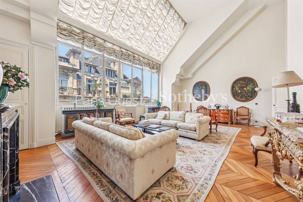 Appartement à PARIS-8E